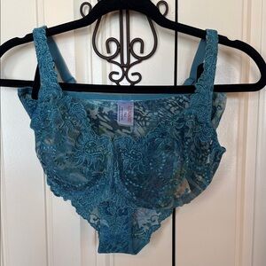 Elegant Teal Lace Underwire Bra